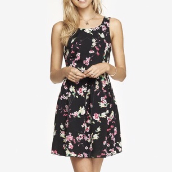 Express Dresses & Skirts - Express floral cross back mini dress